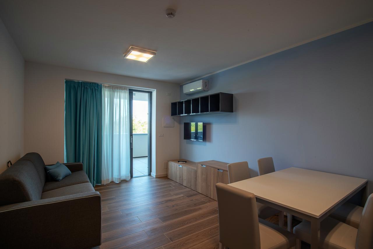 Aparthotel Miramare Градо Екстериор снимка