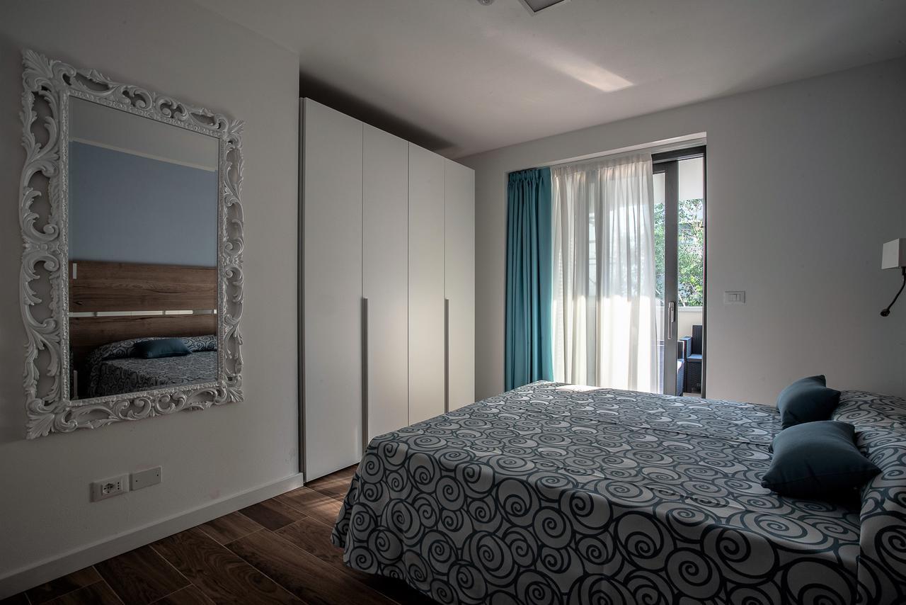 Aparthotel Miramare Градо Екстериор снимка