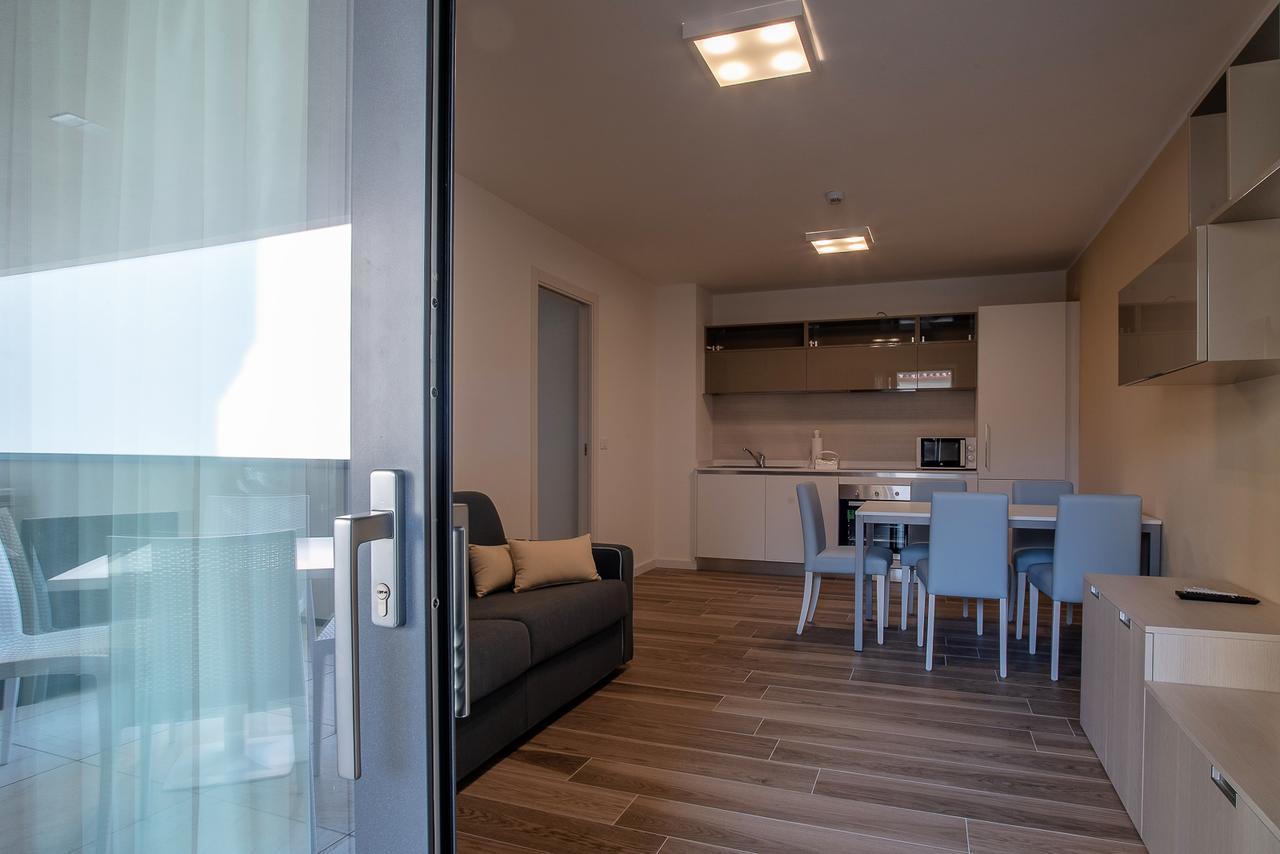 Aparthotel Miramare Градо Екстериор снимка