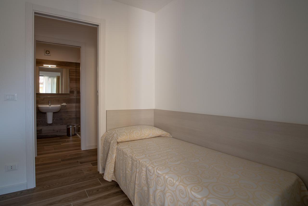 Aparthotel Miramare Градо Екстериор снимка