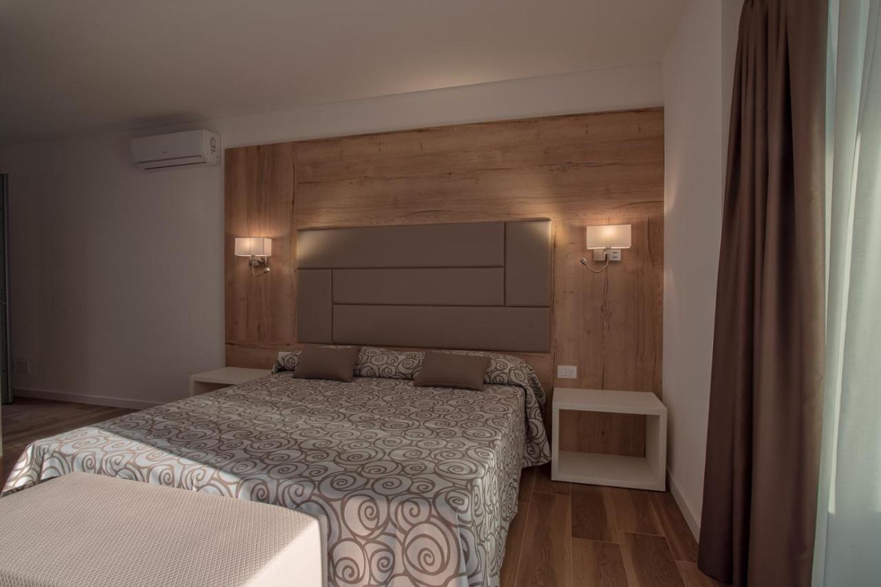 Aparthotel Miramare Градо Екстериор снимка
