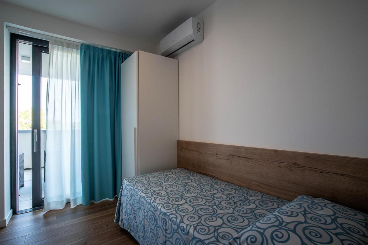 Aparthotel Miramare Градо Екстериор снимка