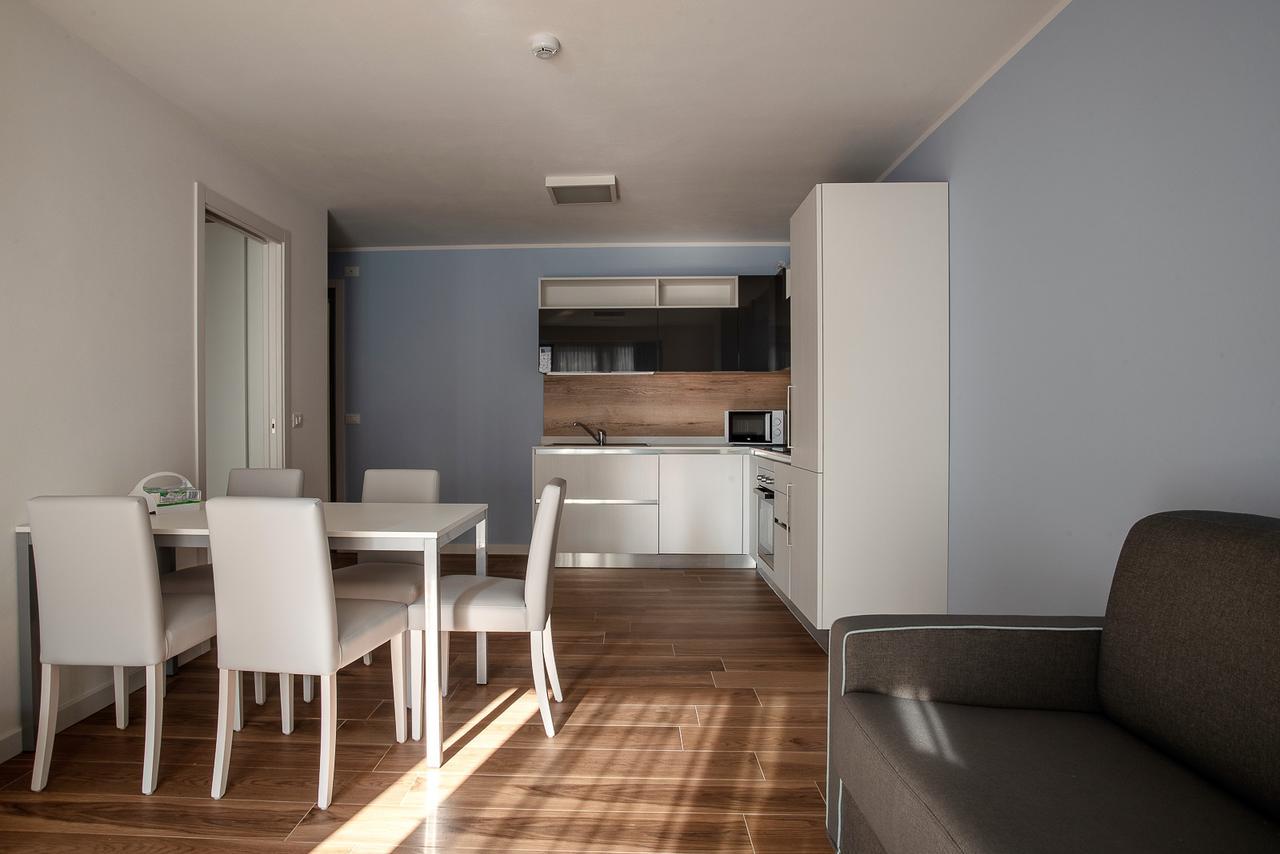 Aparthotel Miramare Градо Екстериор снимка
