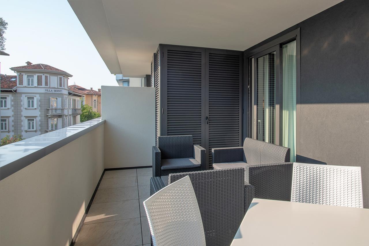 Aparthotel Miramare Градо Екстериор снимка