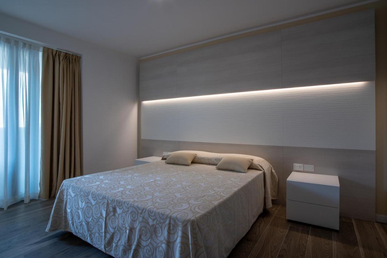 Aparthotel Miramare Градо Екстериор снимка