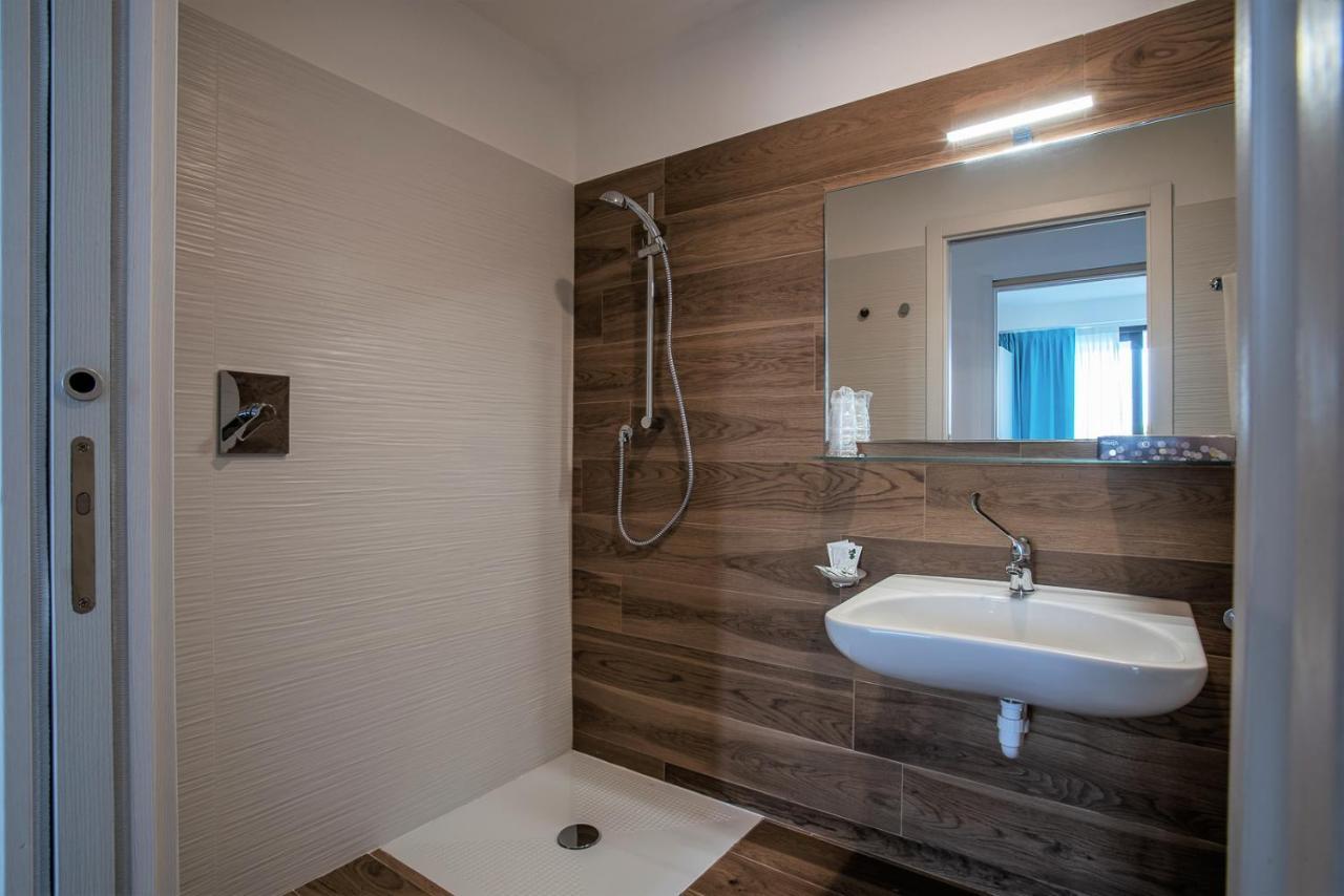 Aparthotel Miramare Градо Екстериор снимка