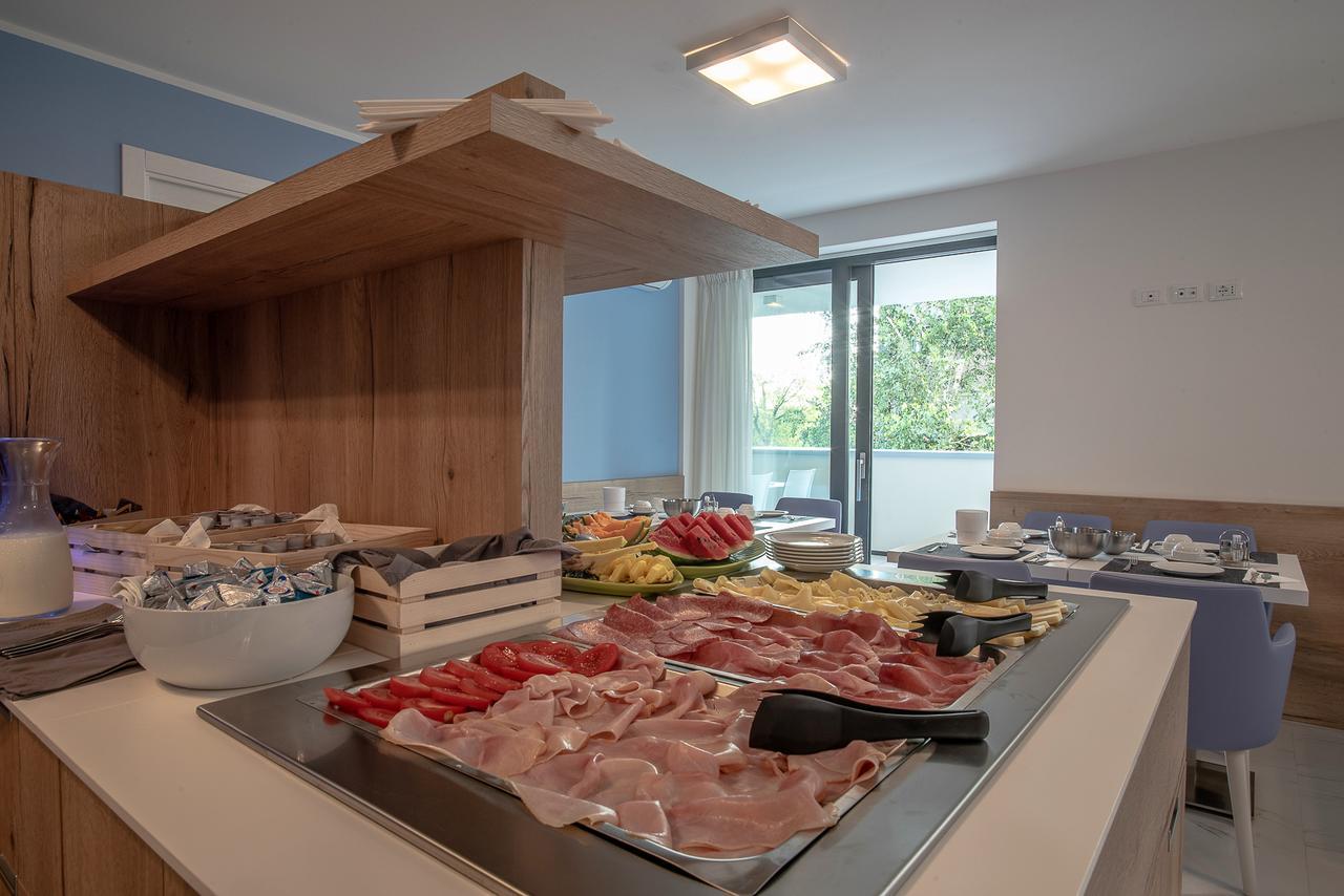 Aparthotel Miramare Градо Екстериор снимка